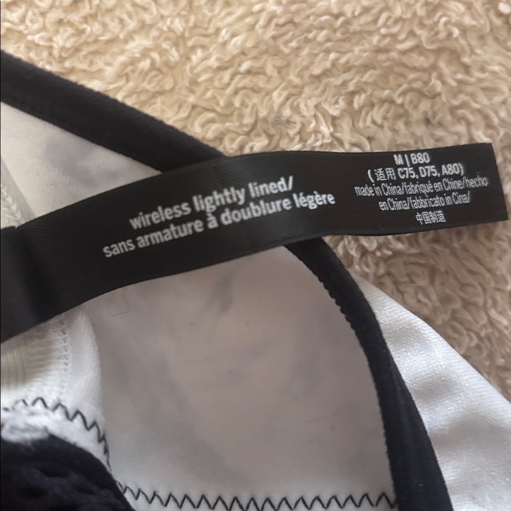 NWOT VS Pink sports bra - Picture 5 of 5